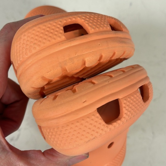 Crocs Classic Clog Size Junior 3, Peach - Orange - Coral - Picture 8 of 16